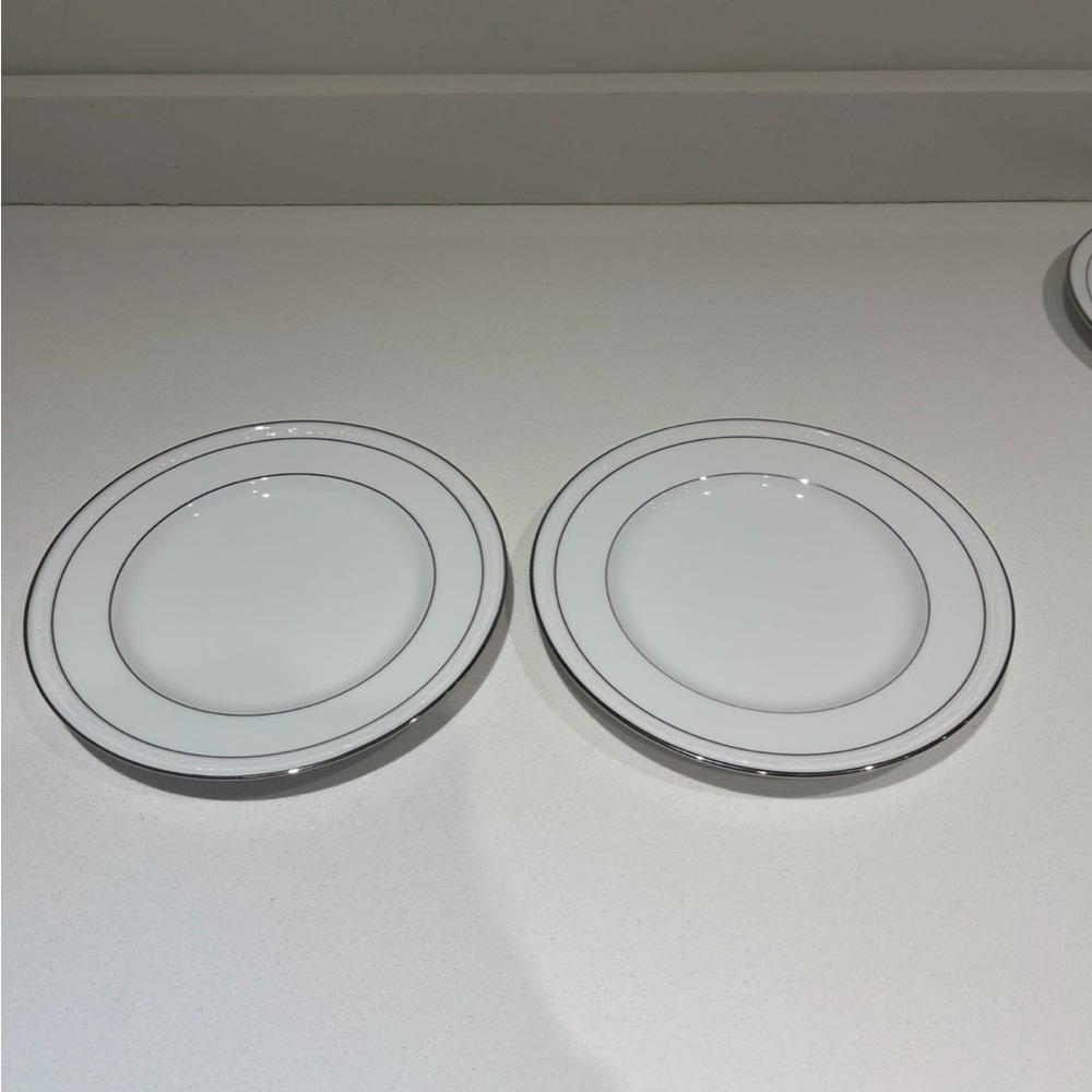 NWT Set of 2 NORITAKE 4062 Whitescapes Stoneleigh China salad Plates appx 8.5”